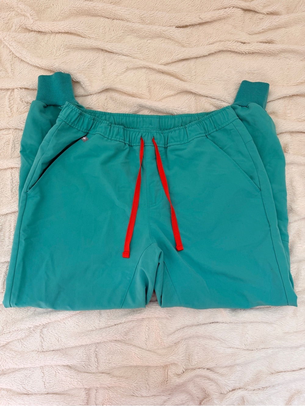 Figs jogger scrub pants teal/red Zamora men’s size M short